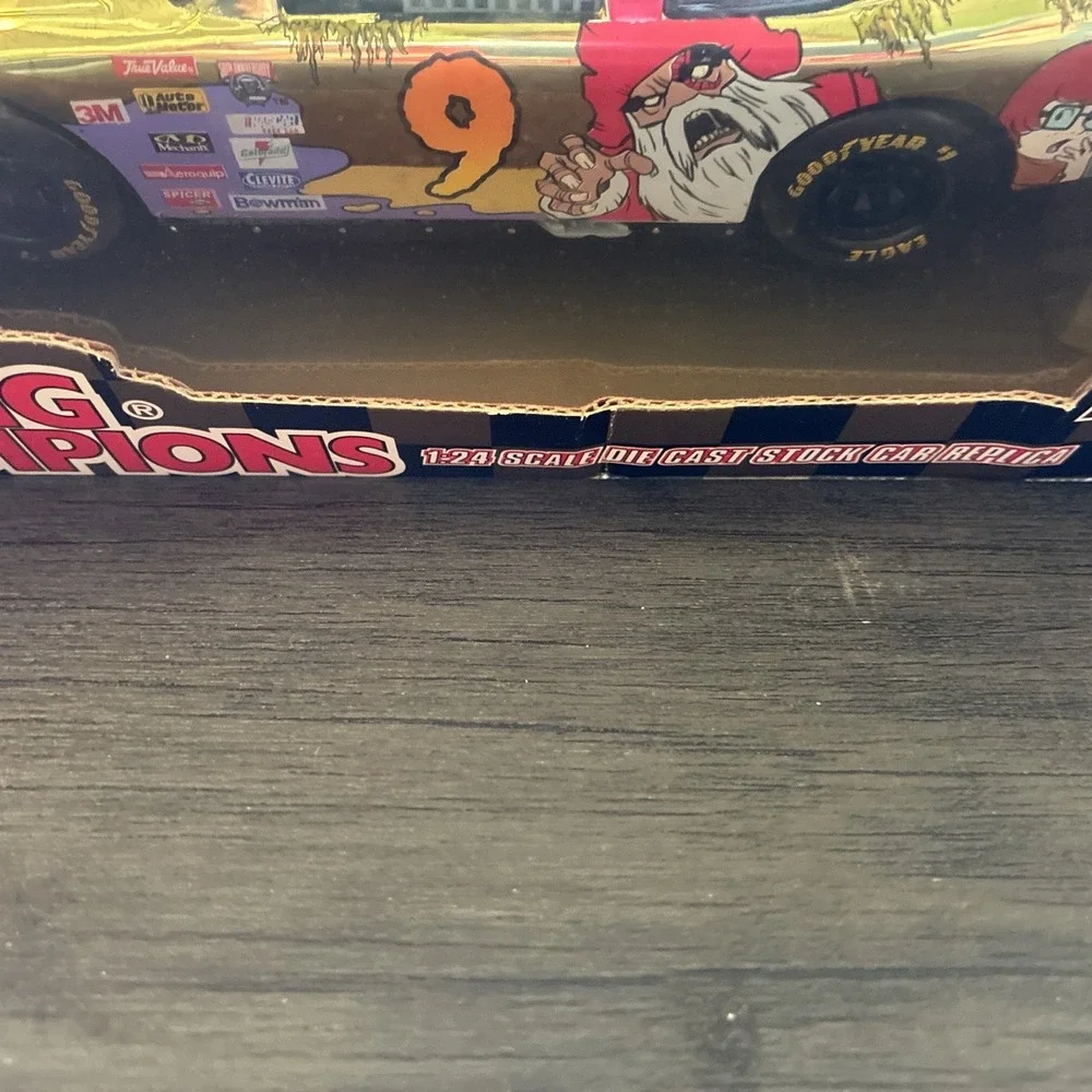 Racing Champions 1:24 NASCAR - SCOOBY DOO #9 Gold Series Diecast Car /1 of 2,500